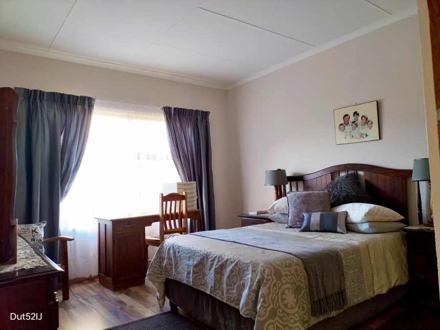 4 Bedroom Property for Sale in Fraaiuitsig Western Cape